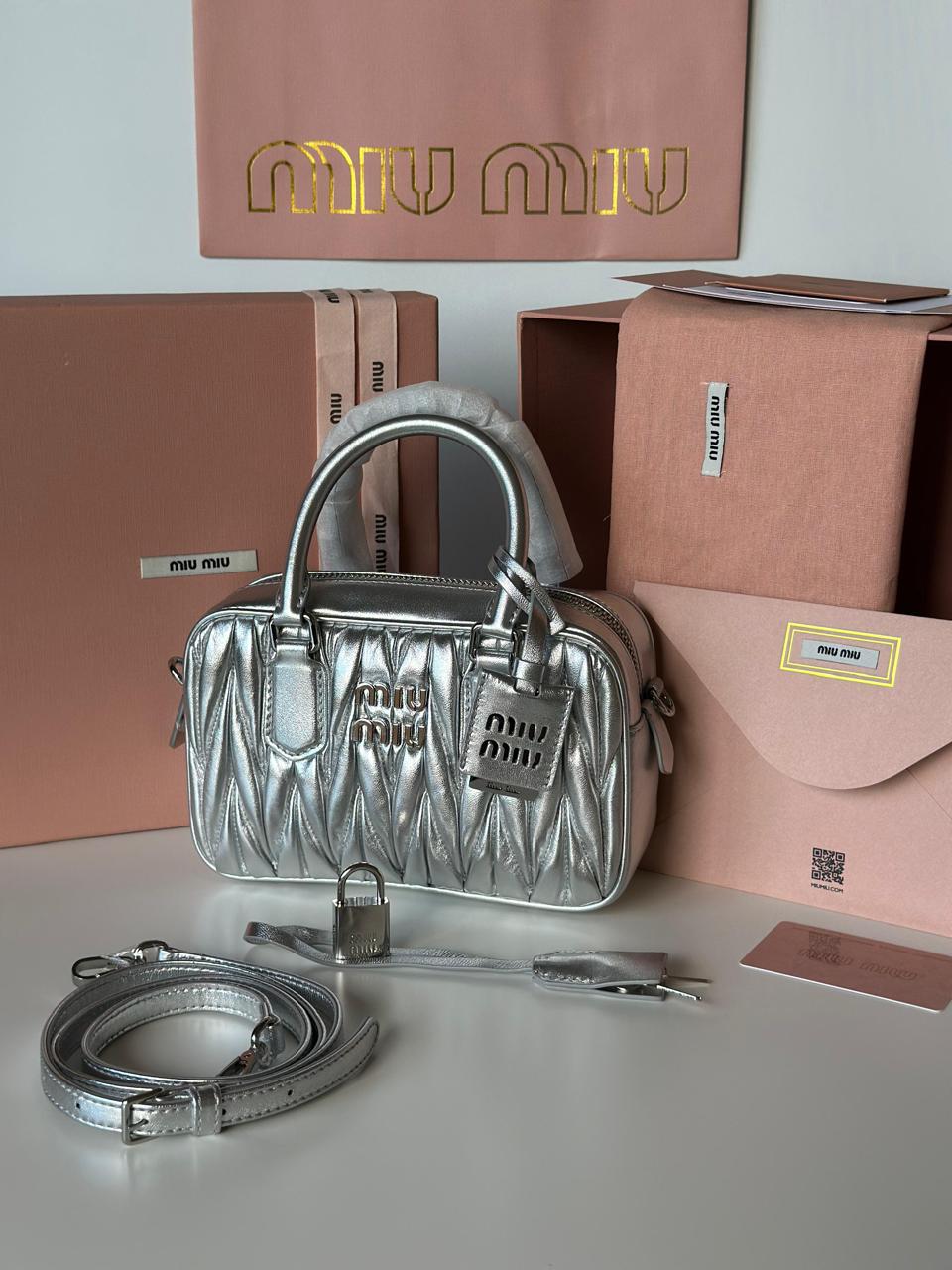 Ladies MIU MIU bags Lilly Onlines