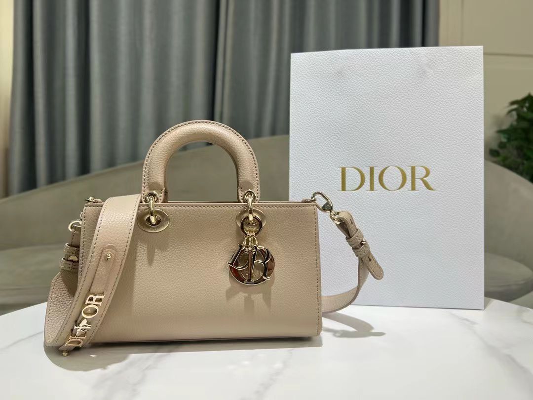 Ladies Dior bags Lilly Onlines