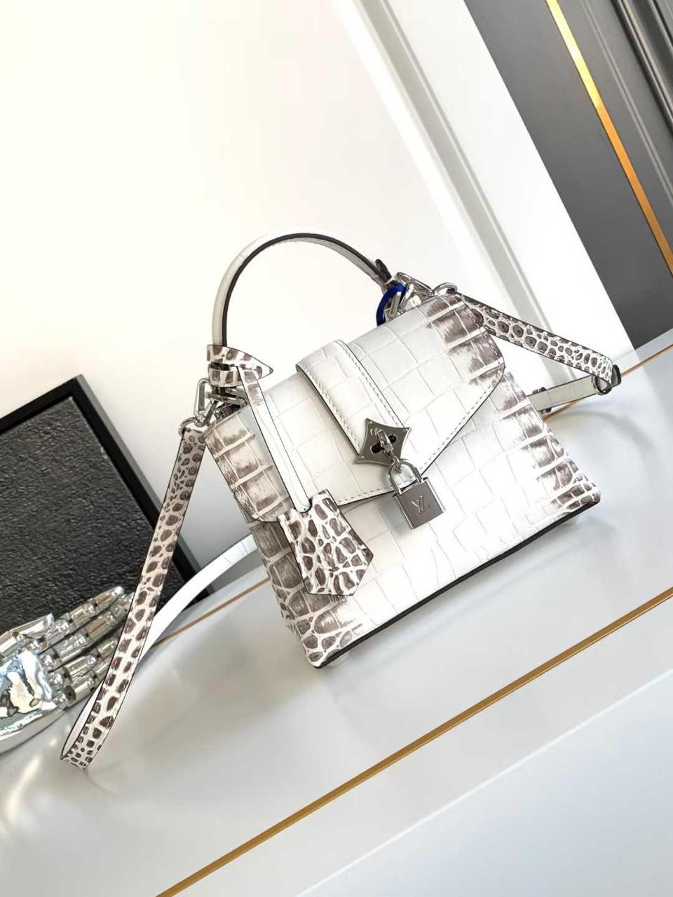 Ladies Lv bags Lilly Onlines