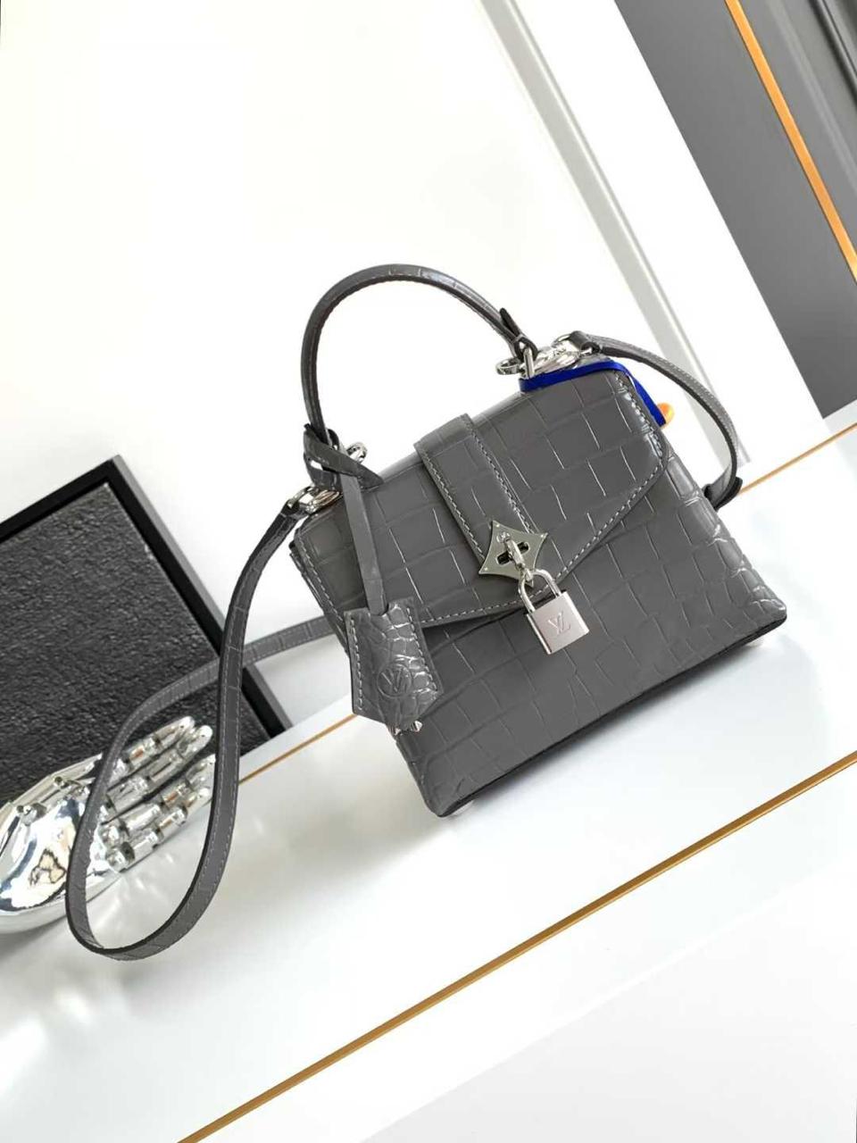 Ladies Lv bags Lilly Onlines