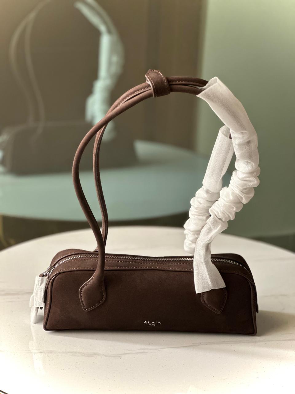 Ladies Alaia bags Lilly Onlines