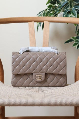 Ladies Chanel bags Lilly Onlines