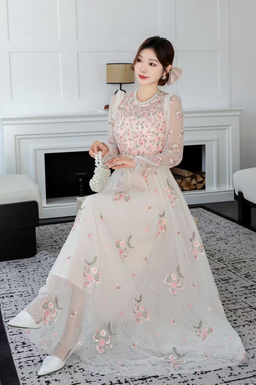 Title dresses Lilly Onlines