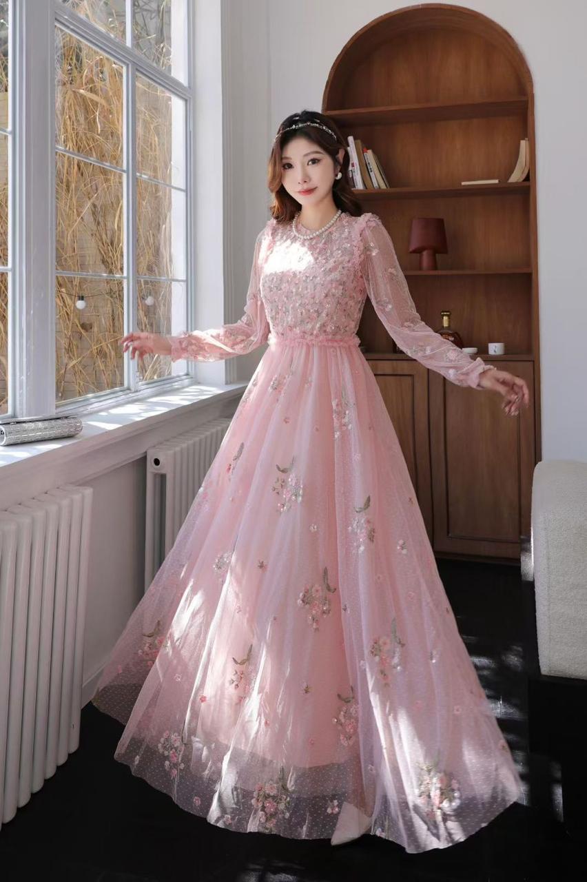 Title dresses Lilly Onlines