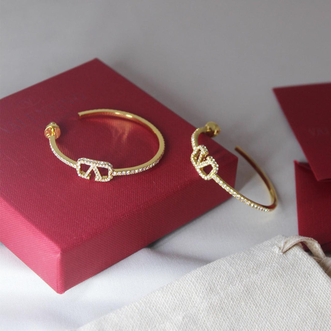 Ladies bracelets & brooches Lilly Onlines