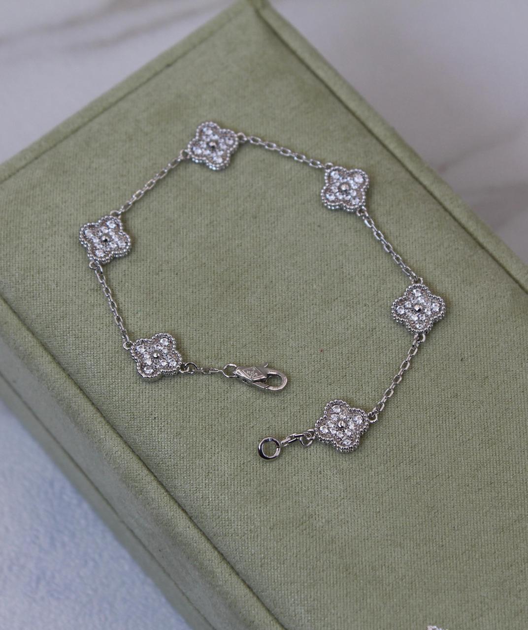 Ladies bracelets & brooches Lilly Onlines
