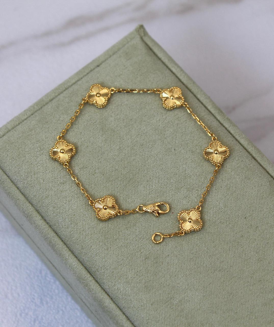 Ladies bracelets & brooches Lilly Onlines