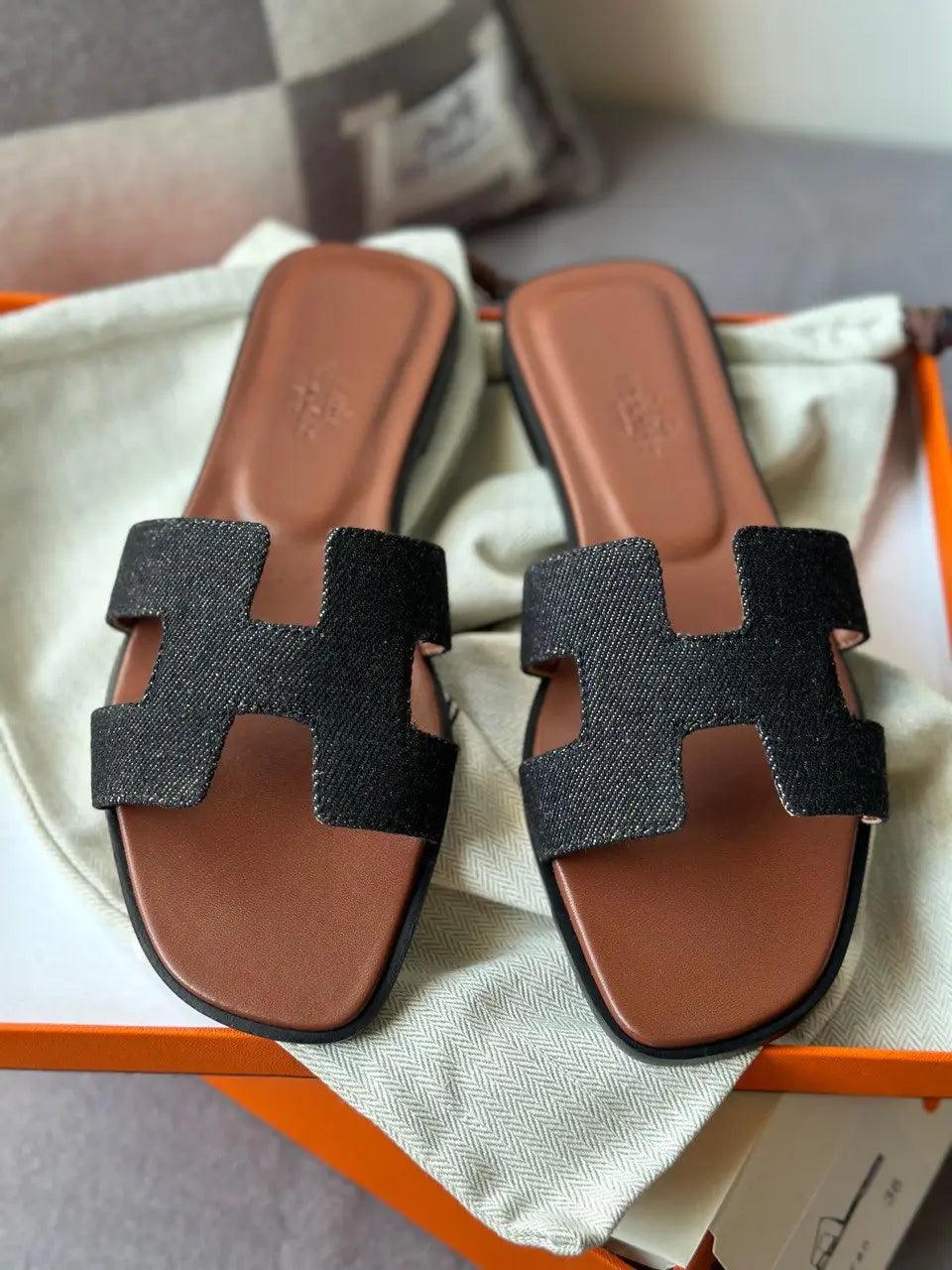 Ladies Flats | Hermes | For Pricing and Order WhatsApp +971581402705 Lilly Onlines