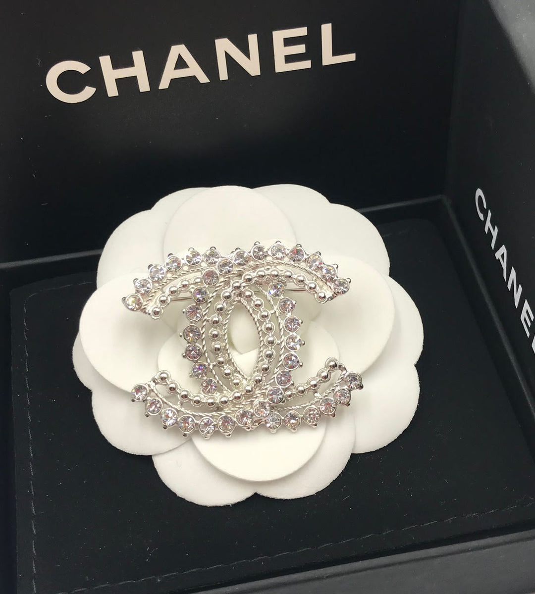 ladies brooches and bracelets Lilly Onlines