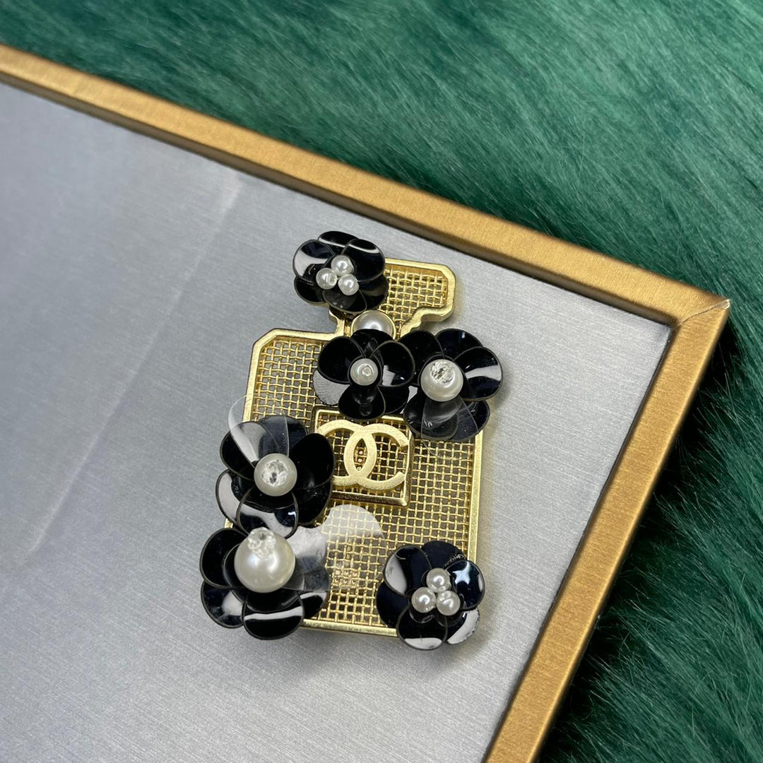 ladies brooches and bracelets Lilly Onlines