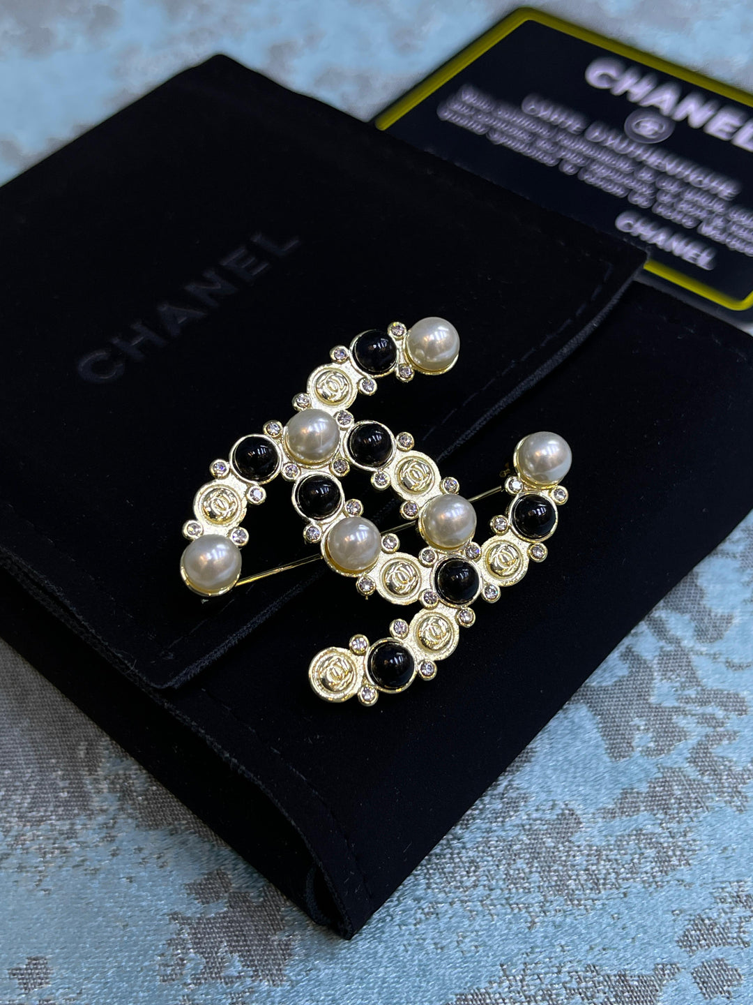 ladies brooches and bracelets Lilly Onlines
