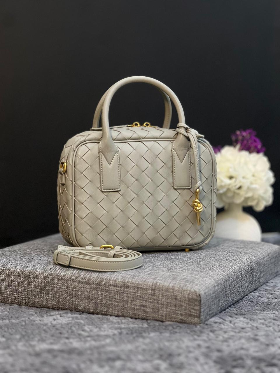 Ladies Bottega bags Lilly Onlines