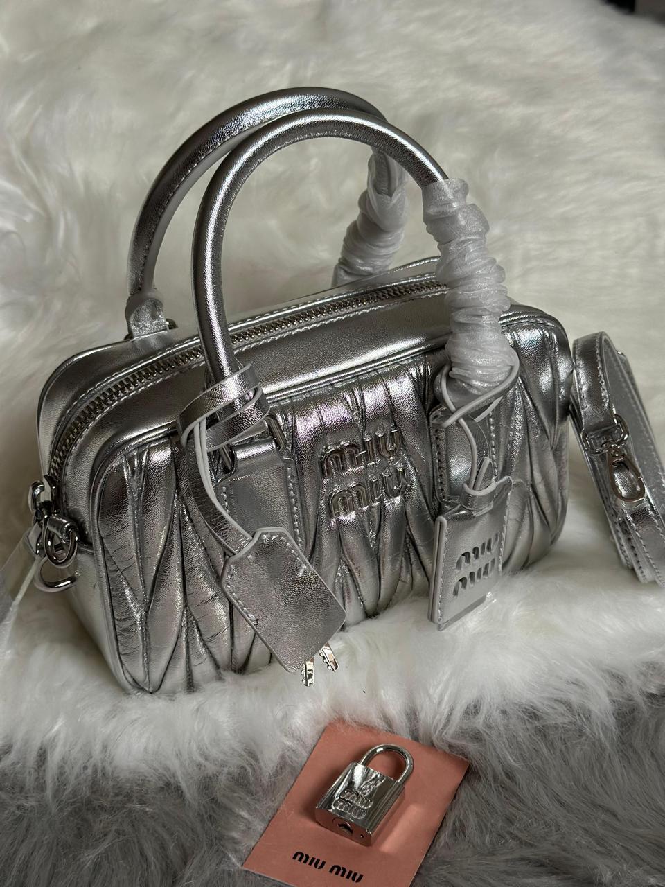 Ladies MIU MIU bags Lilly Onlines