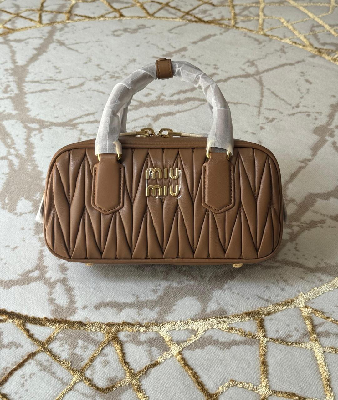 Ladies MIU MIU bags Lilly Onlines