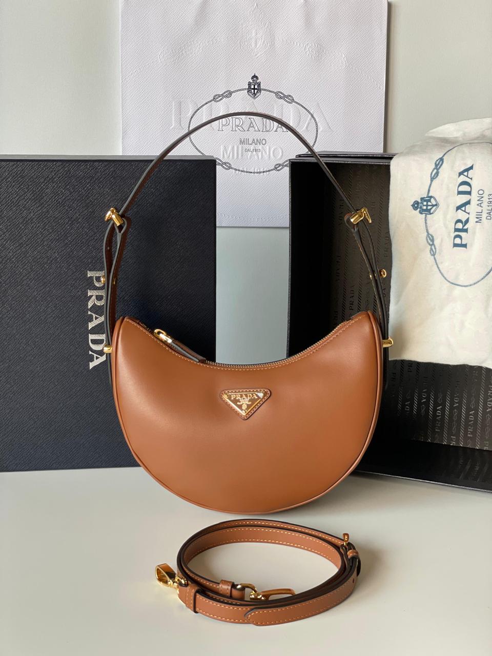 Ladies Prada bags Lilly Onlines