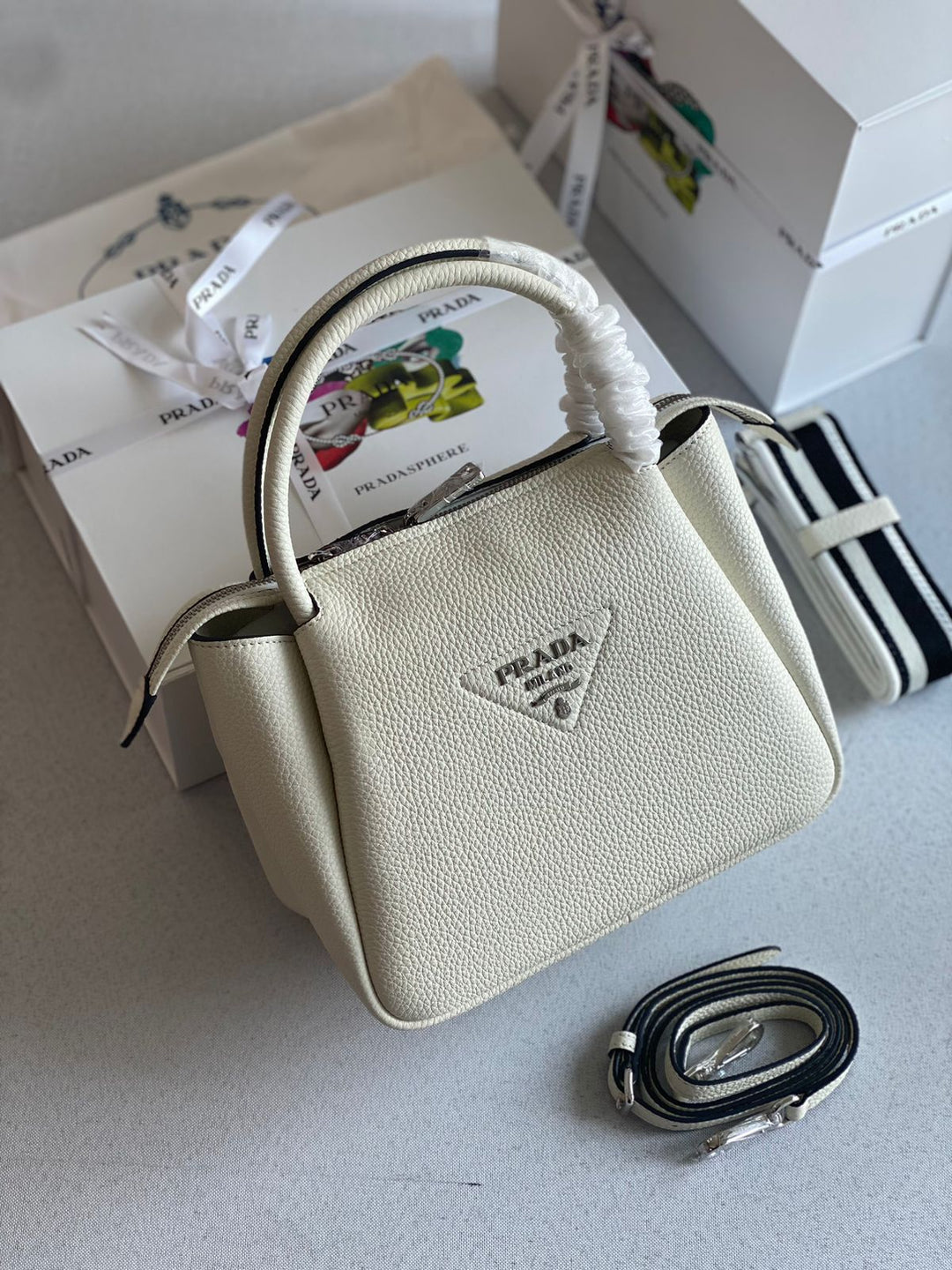 Ladies Prada bags Lilly Onlines