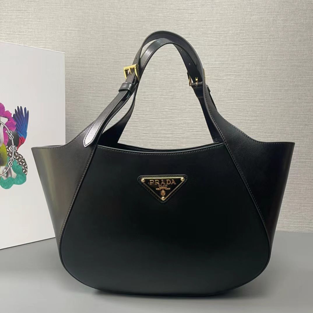 Ladies Prada bags Lilly Onlines
