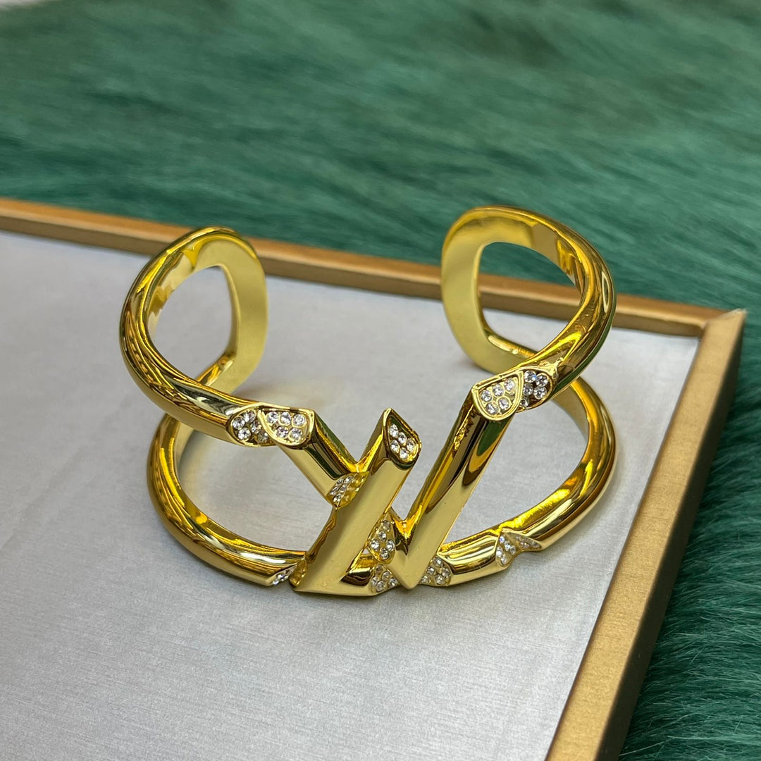 Ladies bracelets & brooches Lilly Onlines