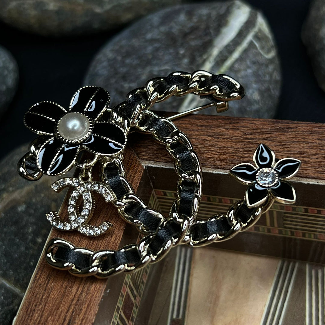 Ladies bracelets & brooches Lilly Onlines