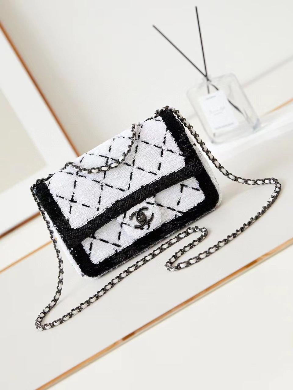 Ladies Chanel bags Lilly Onlines