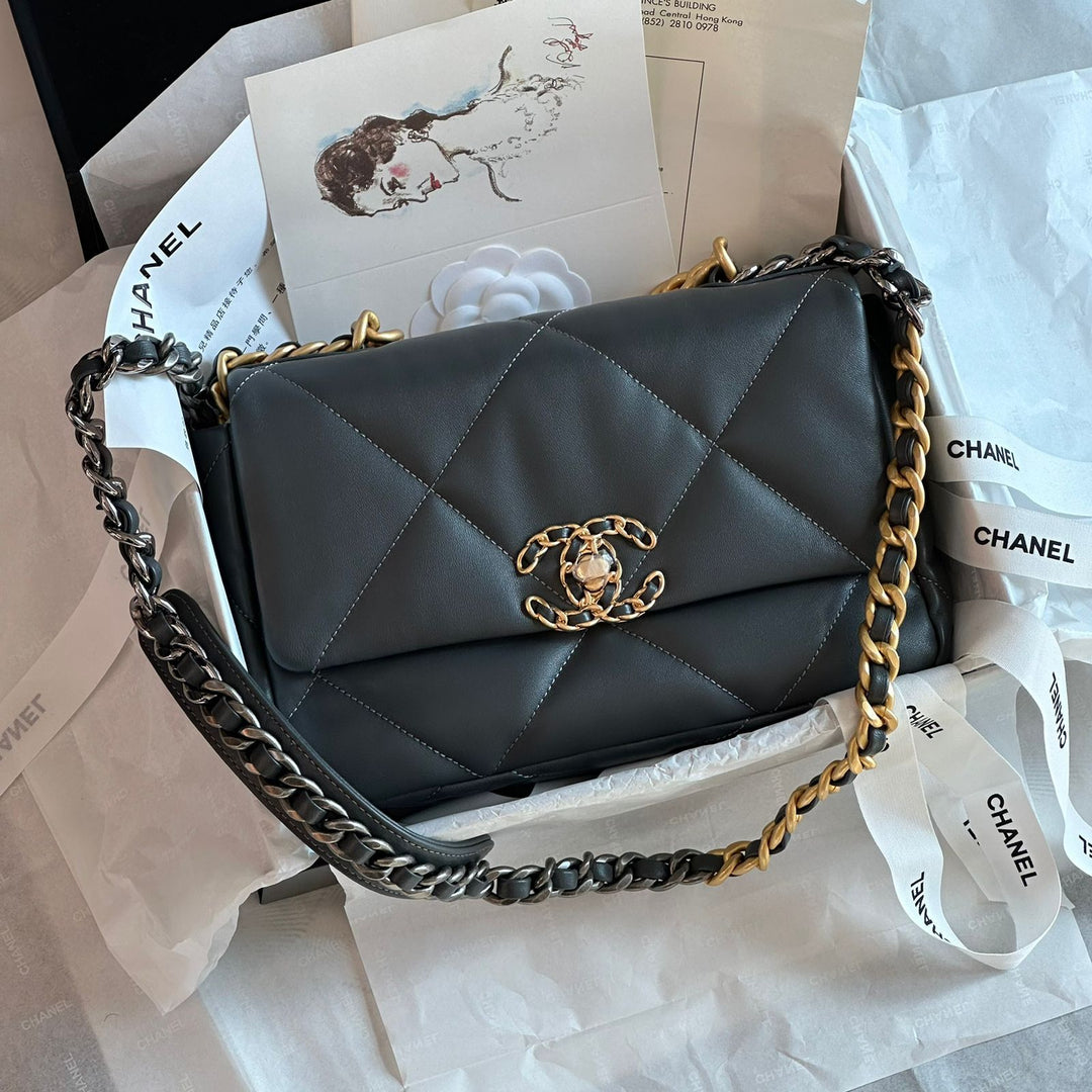 Ladies Chanel bags Lilly Onlines