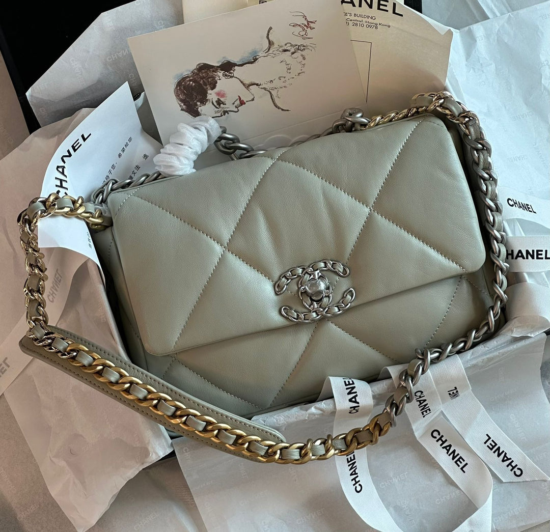 Ladies Chanel bags Lilly Onlines
