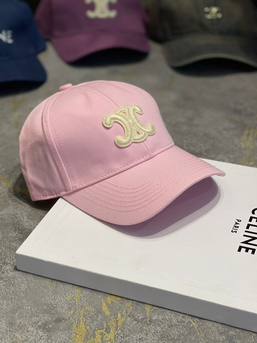 Men caps Lilly Onlines