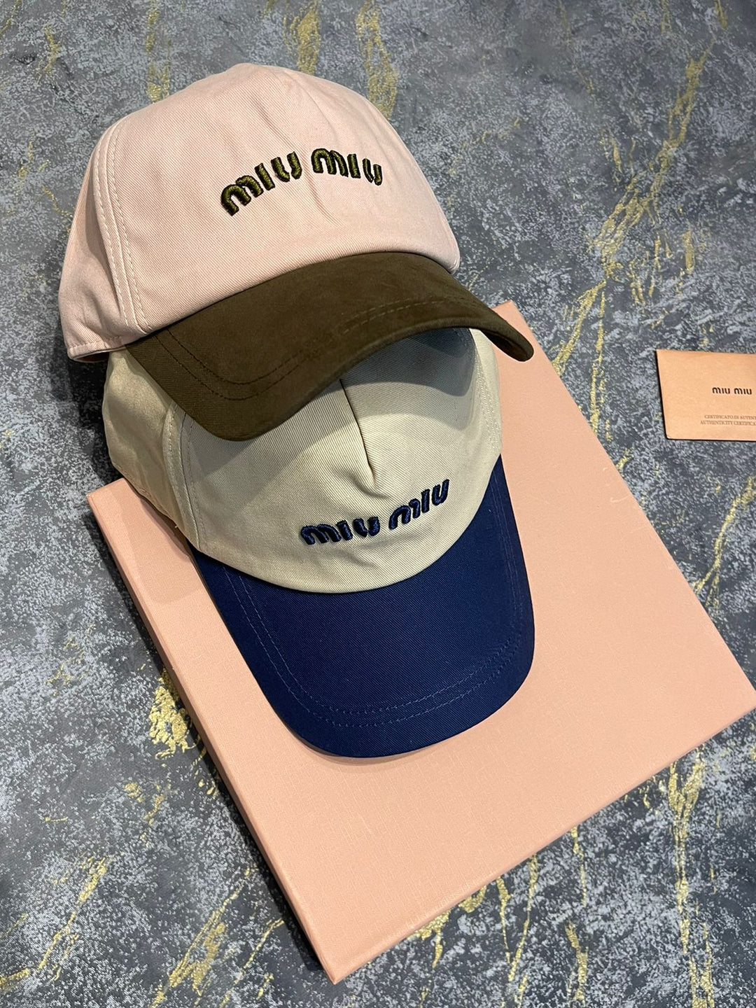 Men caps Lilly Onlines