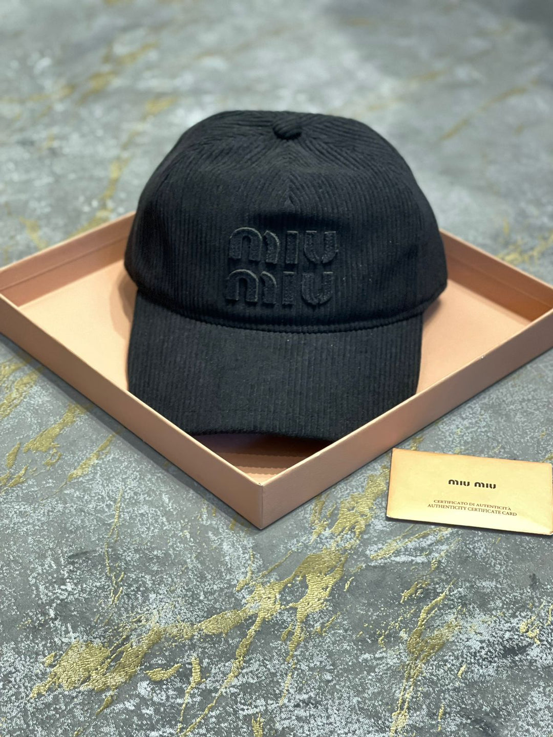 Men caps Lilly Onlines