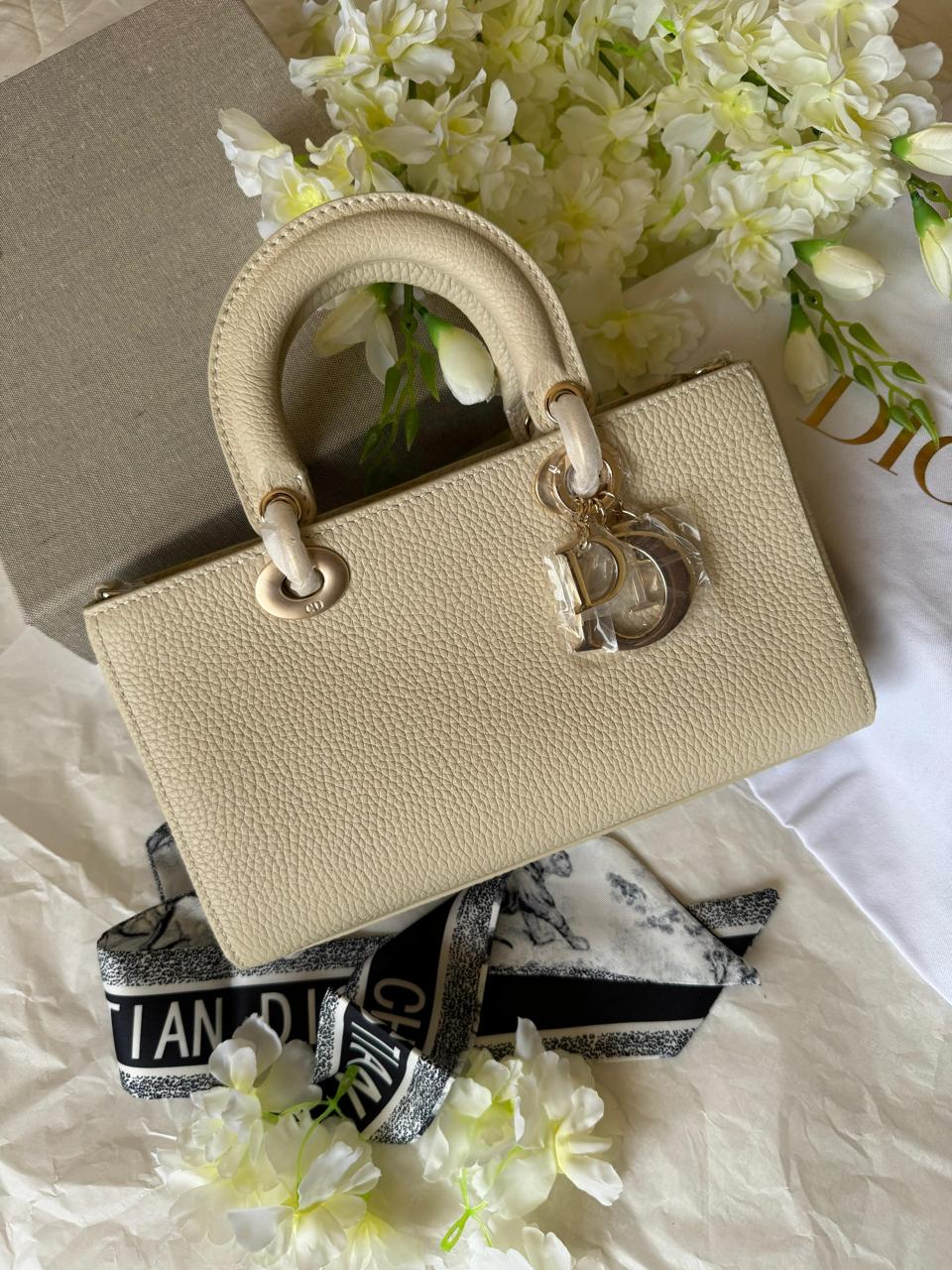 Ladies dior bags Lilly Onlines