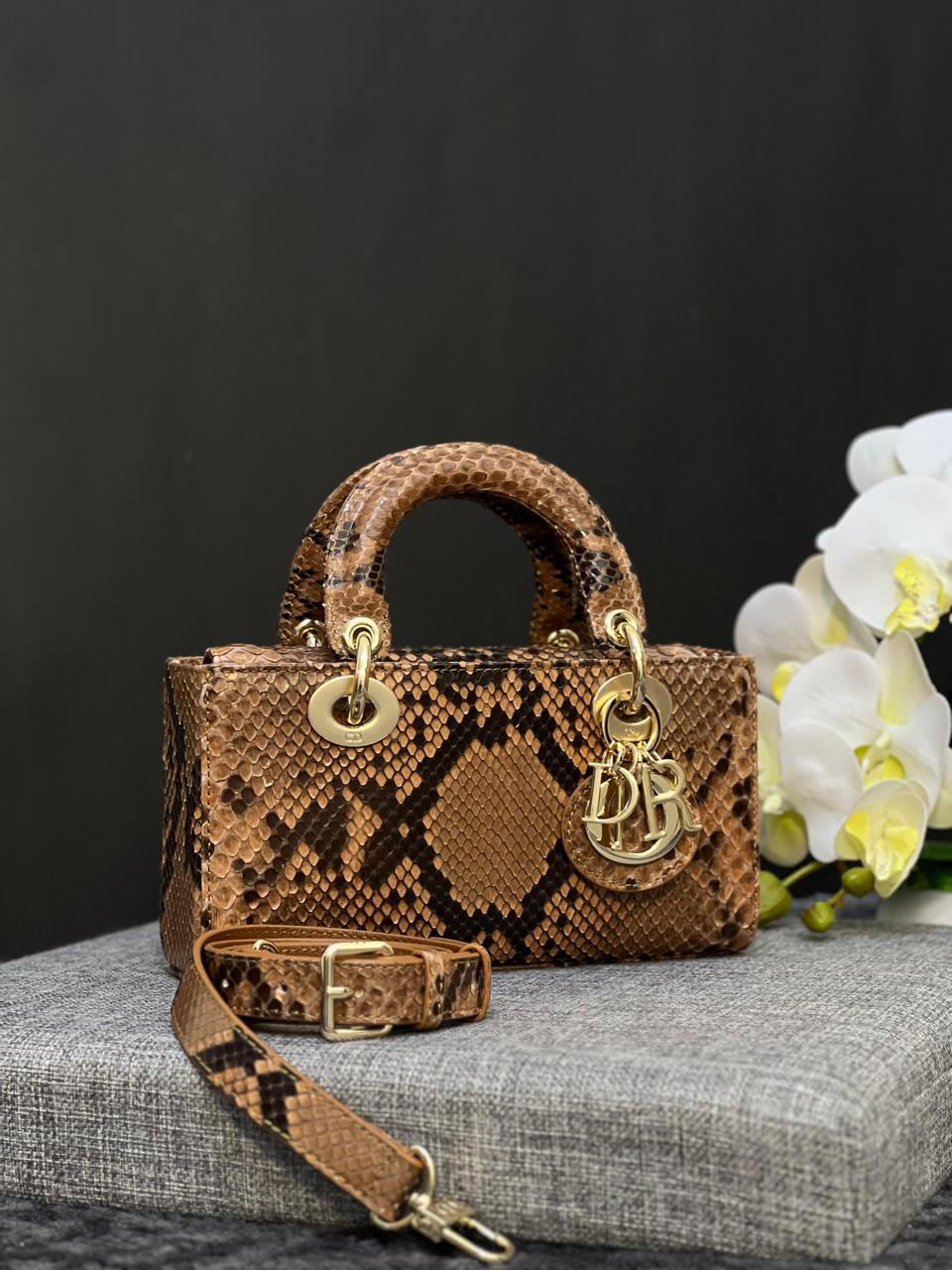 Ladies dior bags Lilly Onlines