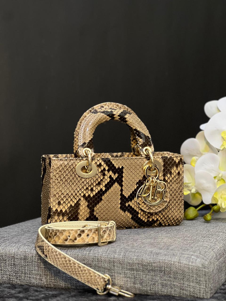 Ladies dior bags Lilly Onlines
