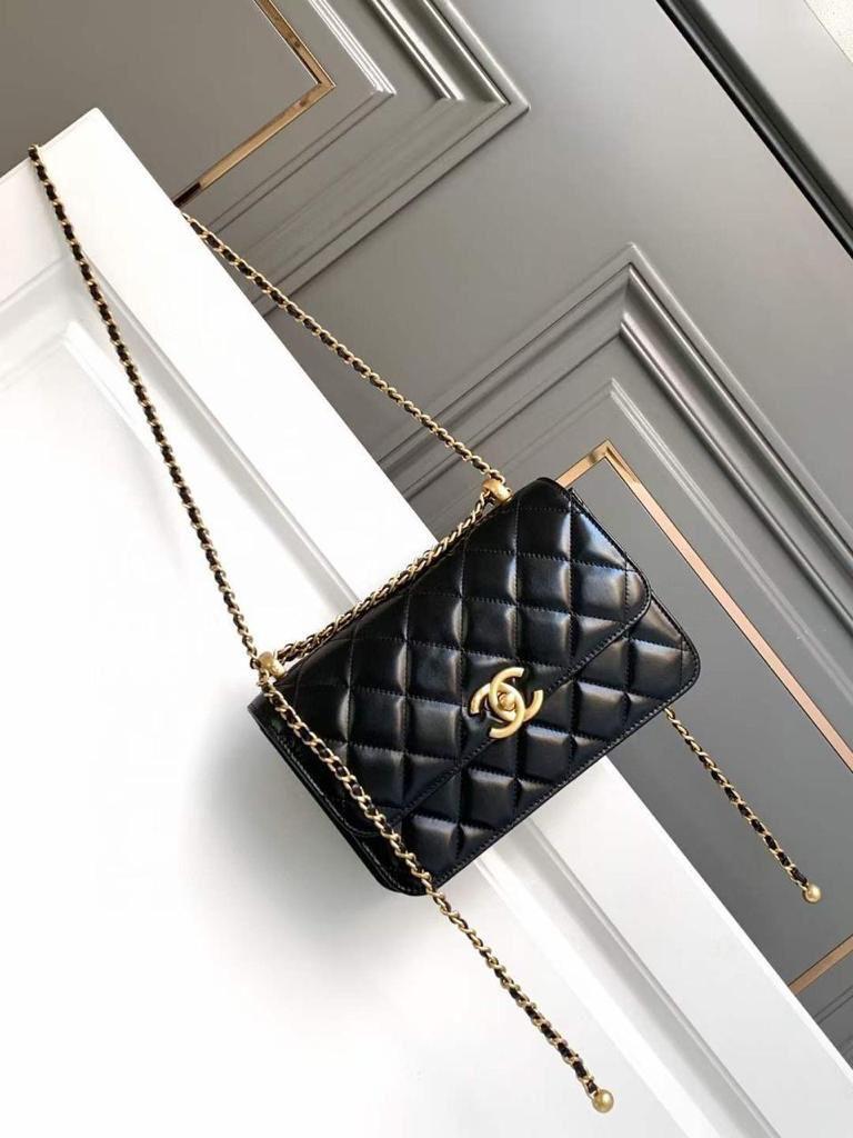 Ladies Chanel bags Lilly Onlines