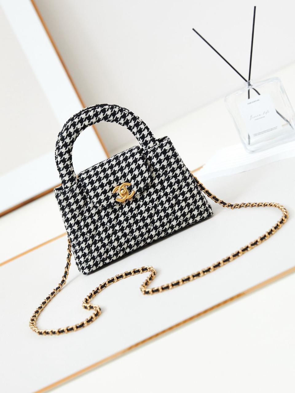 Ladies Chanel bags Lilly Onlines