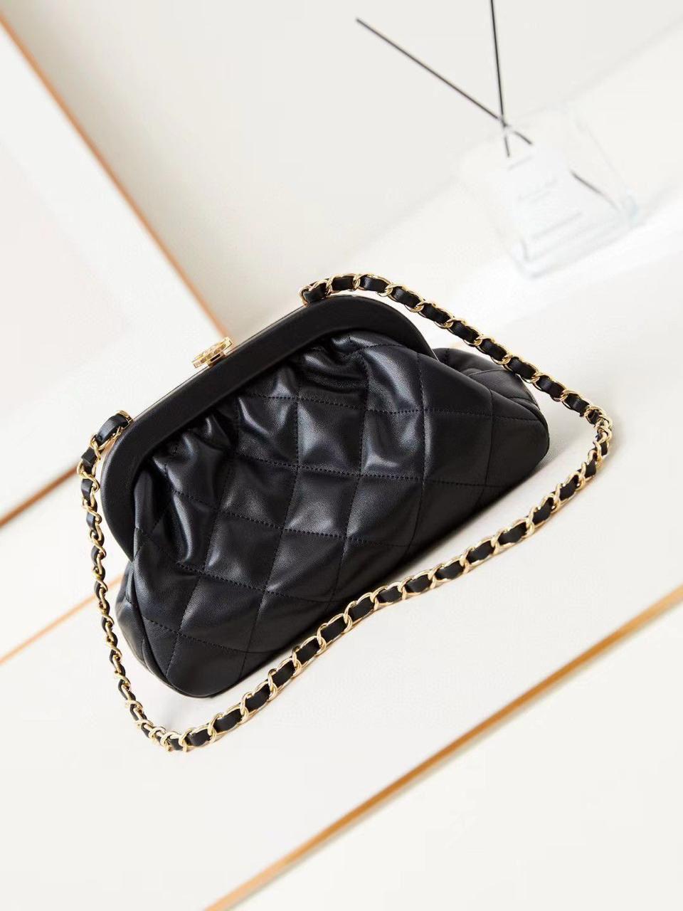 Ladies Chanel bags Lilly Onlines