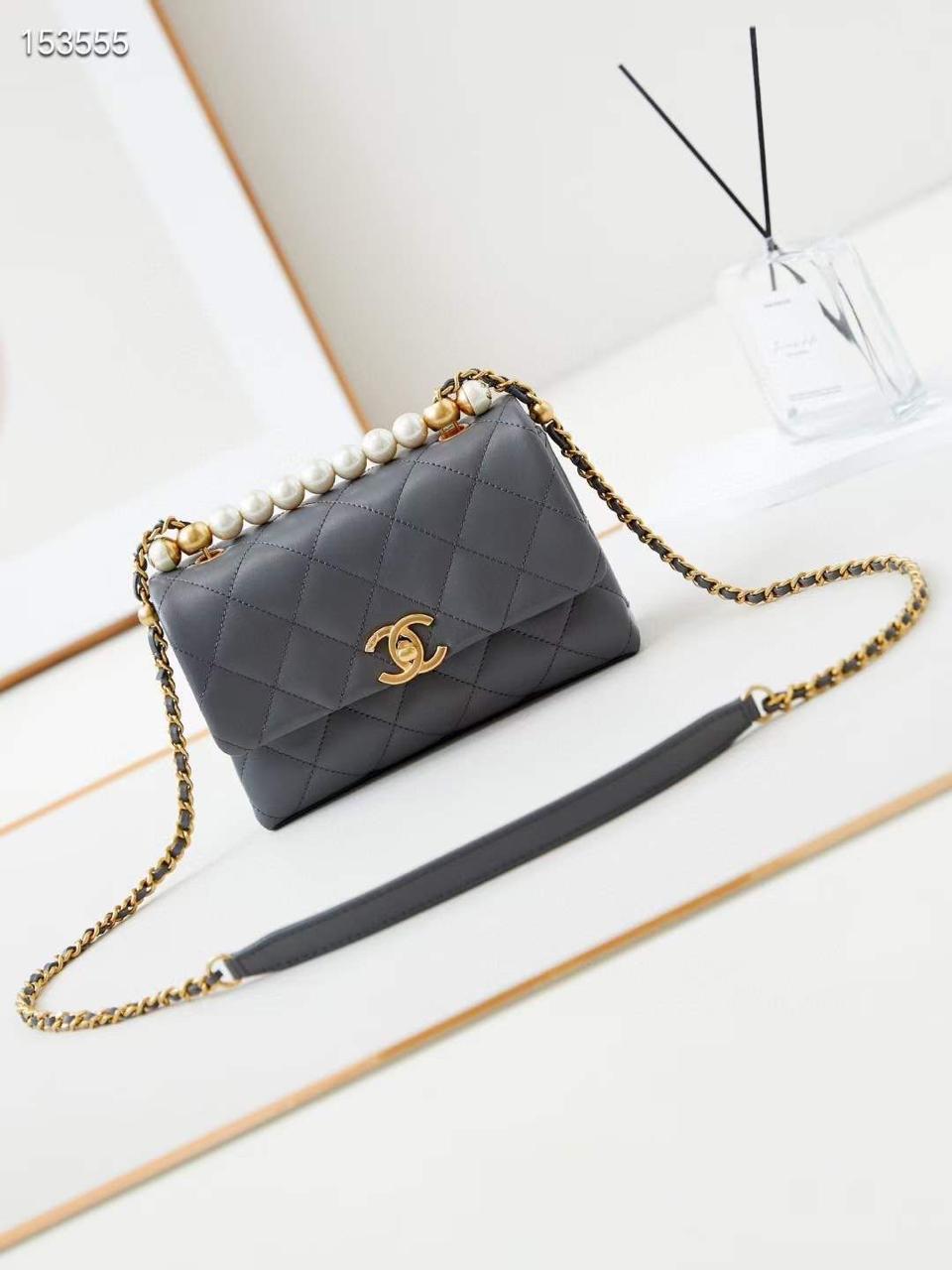 Ladies Chanel bags Lilly Onlines