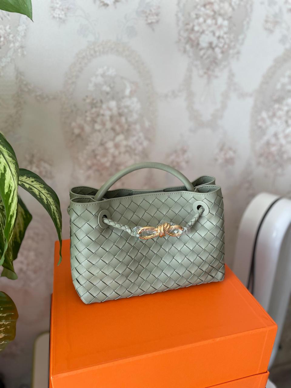 Ladies Bottega bags Lilly Onlines