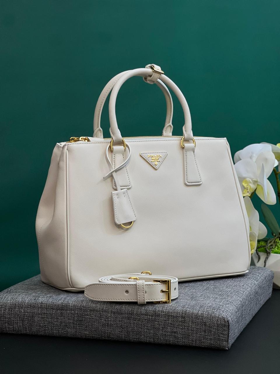 Ladies Prada bags Lilly Onlines