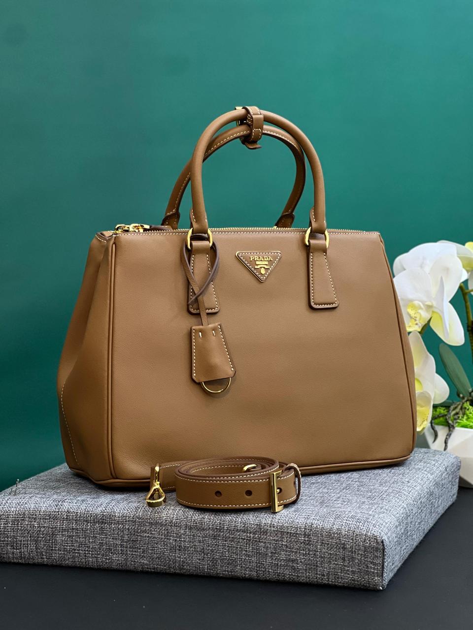 Ladies Prada bags Lilly Onlines