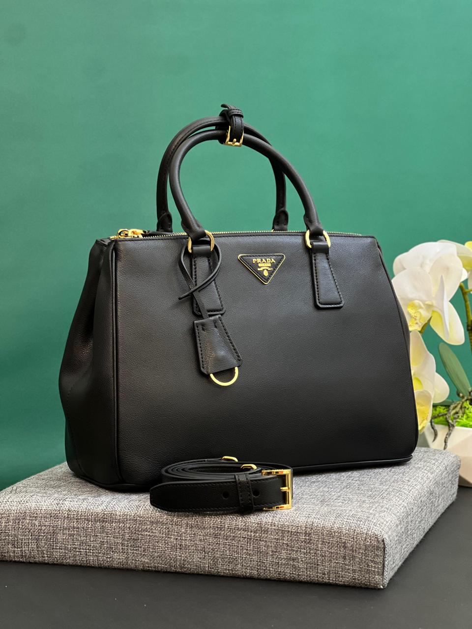 Ladies Prada bags Lilly Onlines