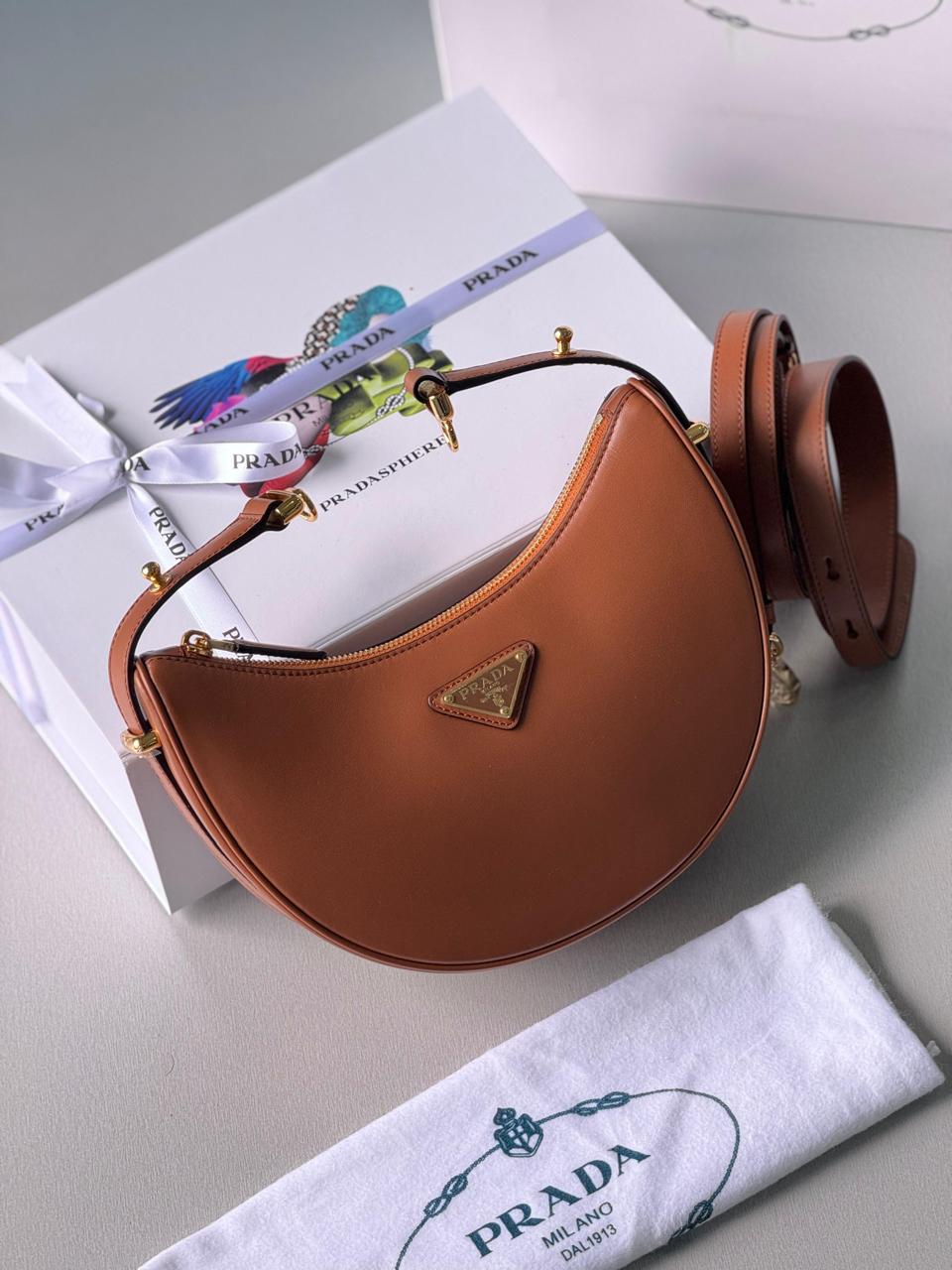 Ladies Prada bags Lilly Onlines