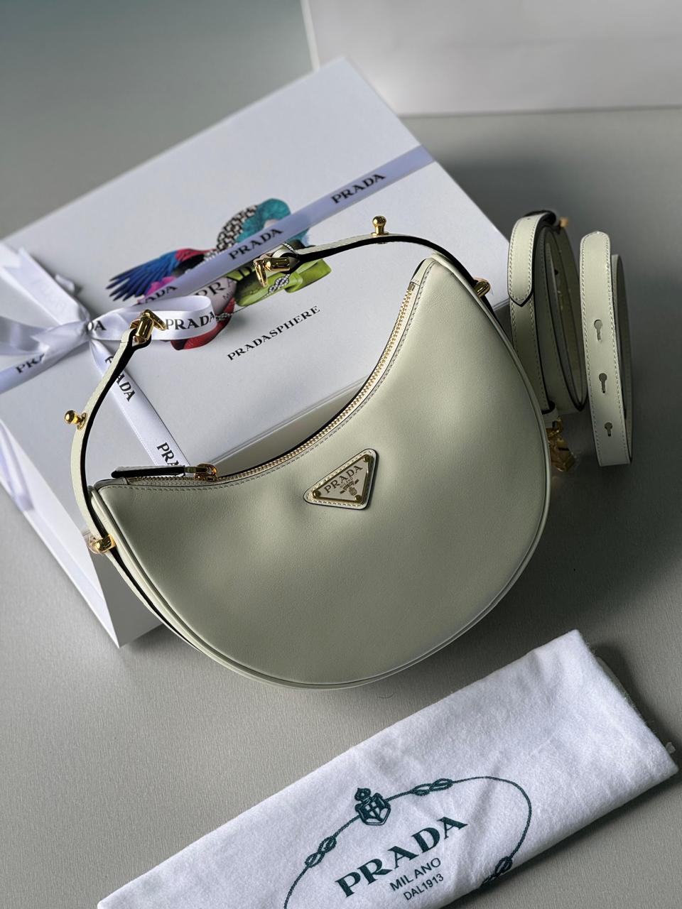 Ladies Prada bags Lilly Onlines