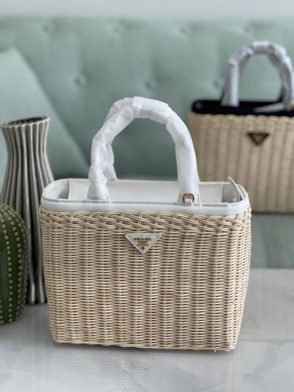 Ladies Prada bags Lilly Onlines