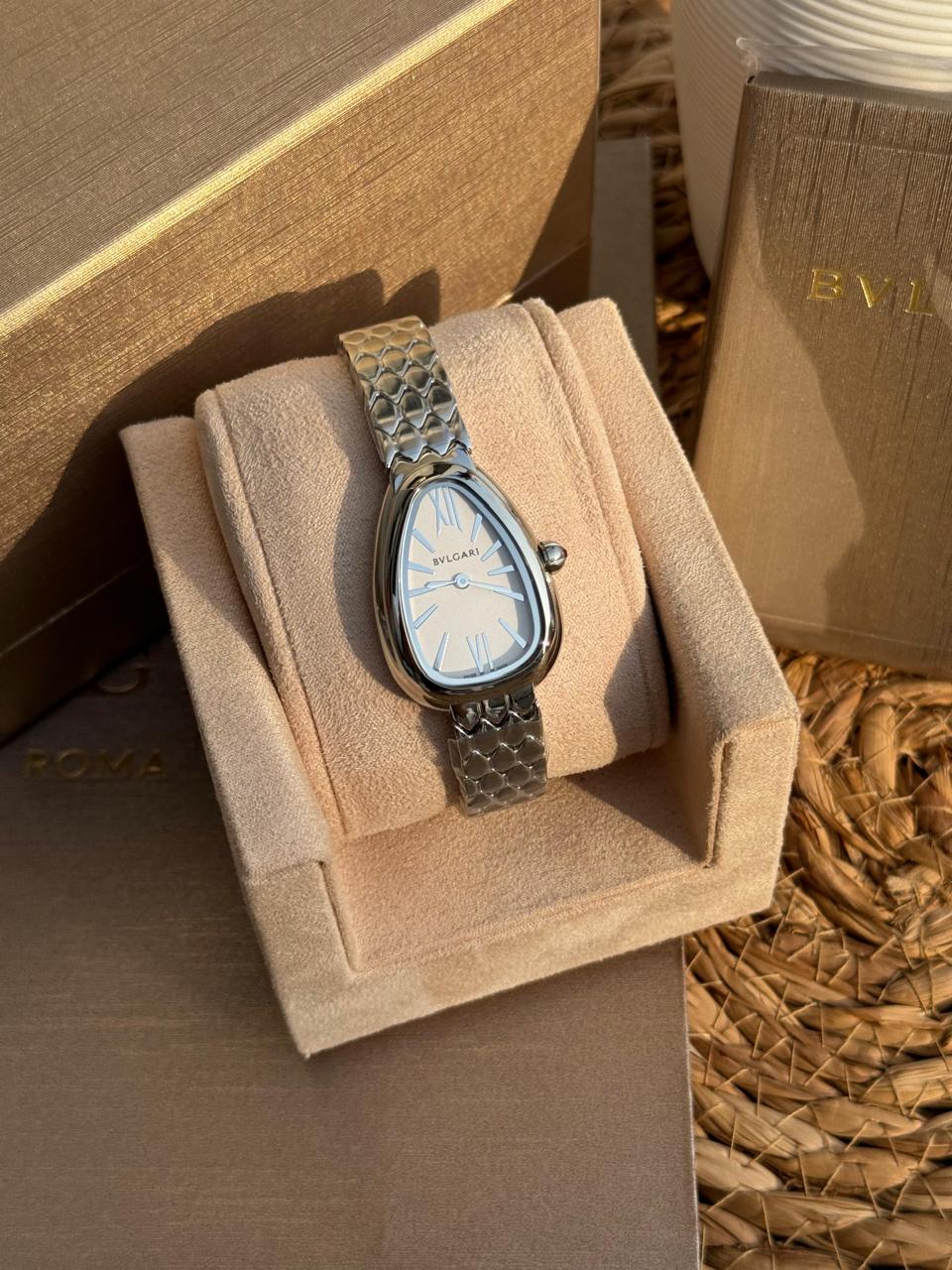 Ladies watch Lilly Onlines