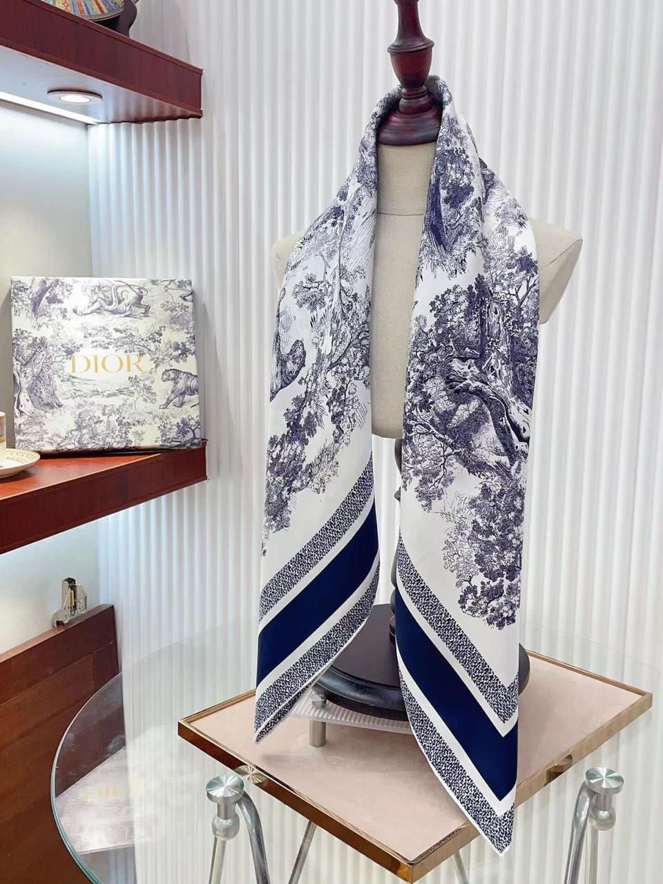 Ladies scarf. Lilly Onlines