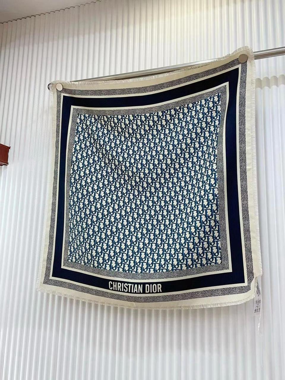 Ladies scarf. Lilly Onlines