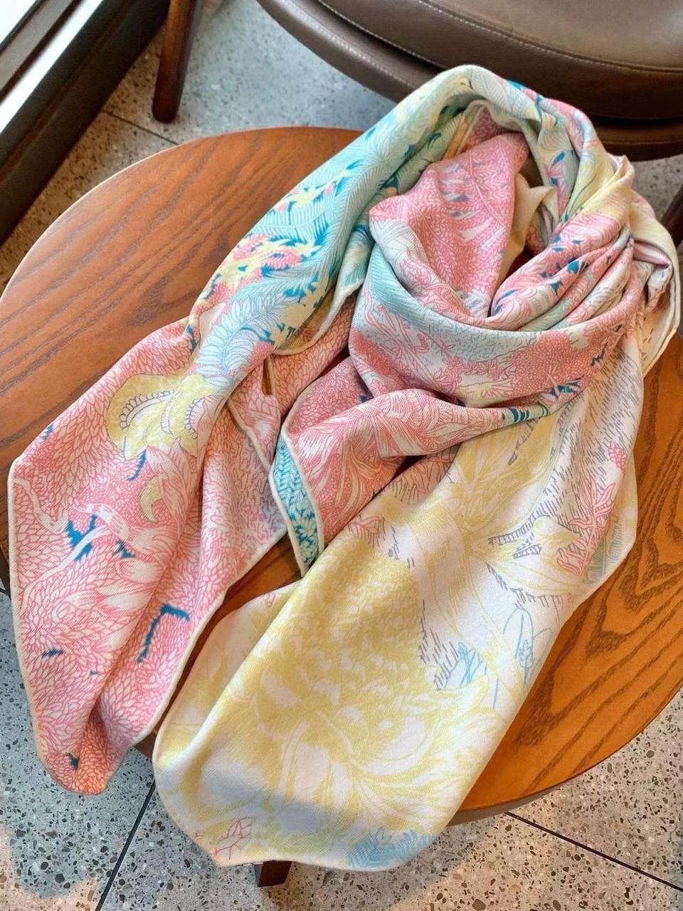 Ladies scarf. Lilly Onlines