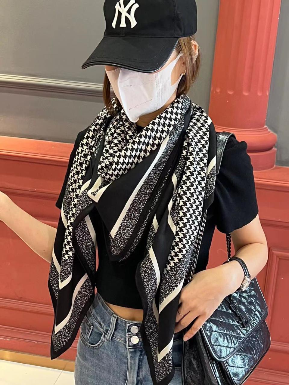 Ladies scarf. Lilly Onlines