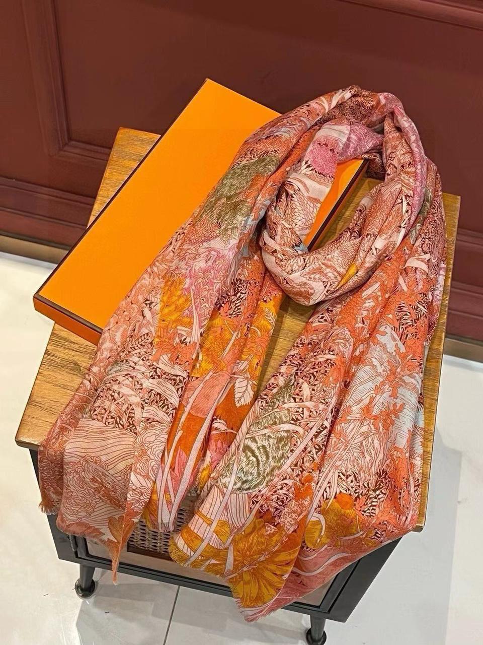 Ladies scarf. Lilly Onlines