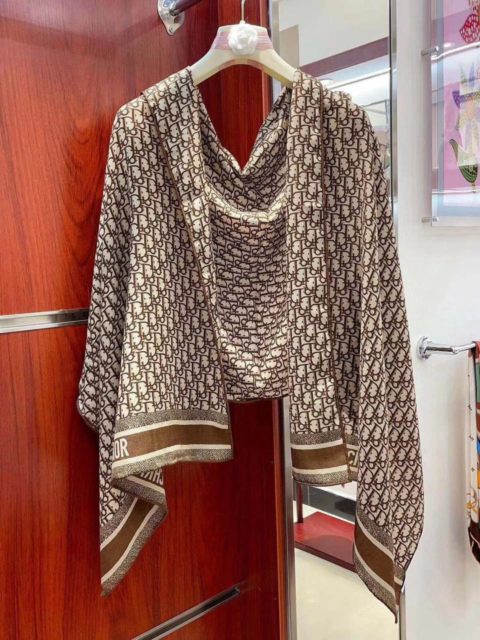 Ladies scarf. Lilly Onlines